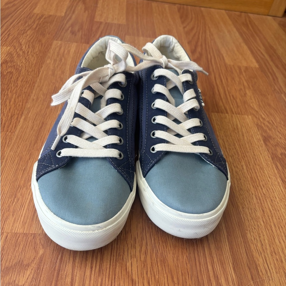 ITEM HAS SOLD Women’s canvas Taos Plim Soul sneakers in blue multi size 9.5